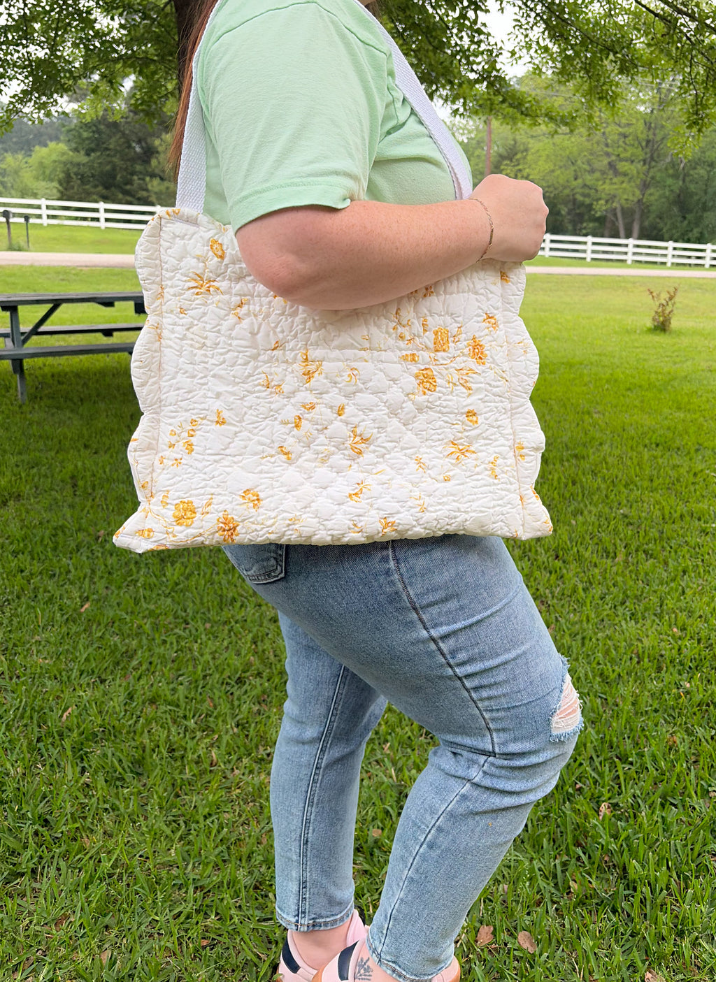 Quilted tote with scalloped edges
