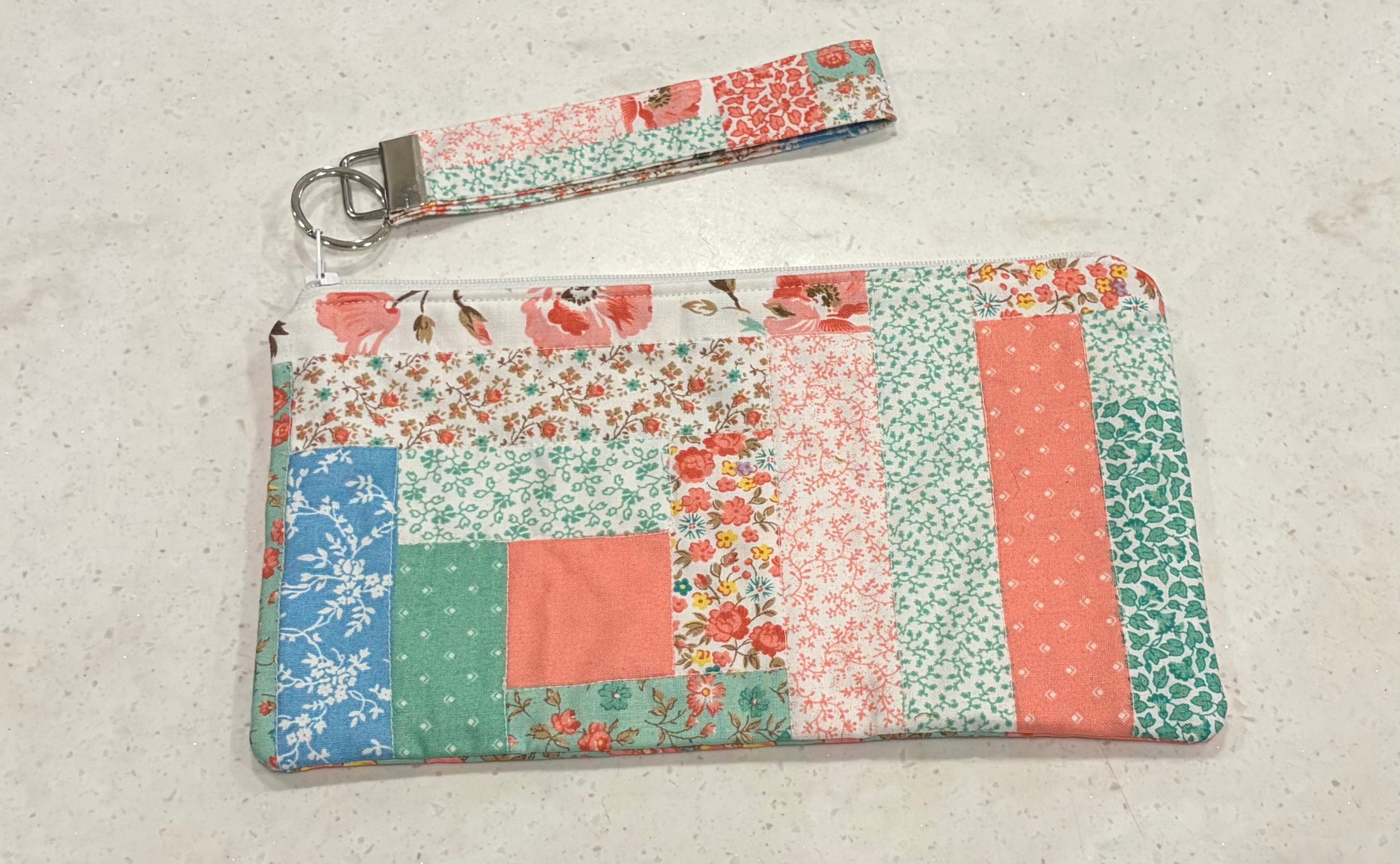 Wristlet pouch